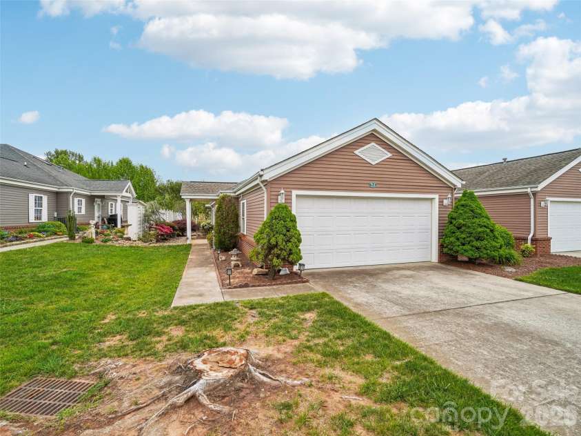 21 Heather Way, Candler, NC 28715.  MLS# CAR4375455, YatesRealty ID 17021. 