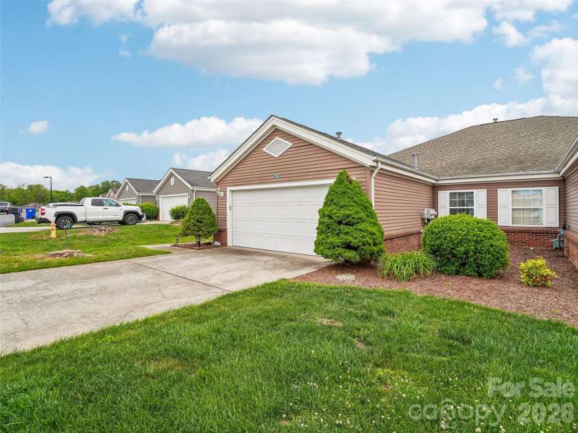 21 Heather Way, Candler, NC 28715.  MLS# CAR4375455, YatesRealty ID 17021. 