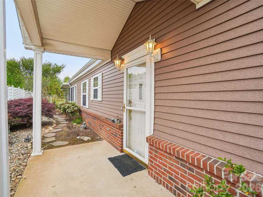 21 Heather Way, Candler, NC 28715.  MLS# CAR4375455, YatesRealty ID 17021. 