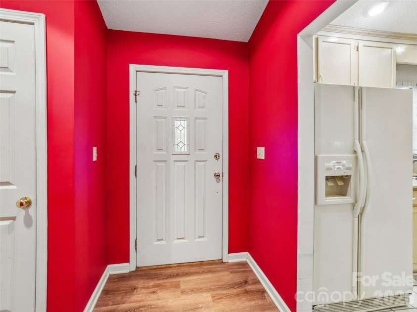 21 Heather Way, Candler, NC 28715.  MLS# CAR4375455, YatesRealty ID 17021. 