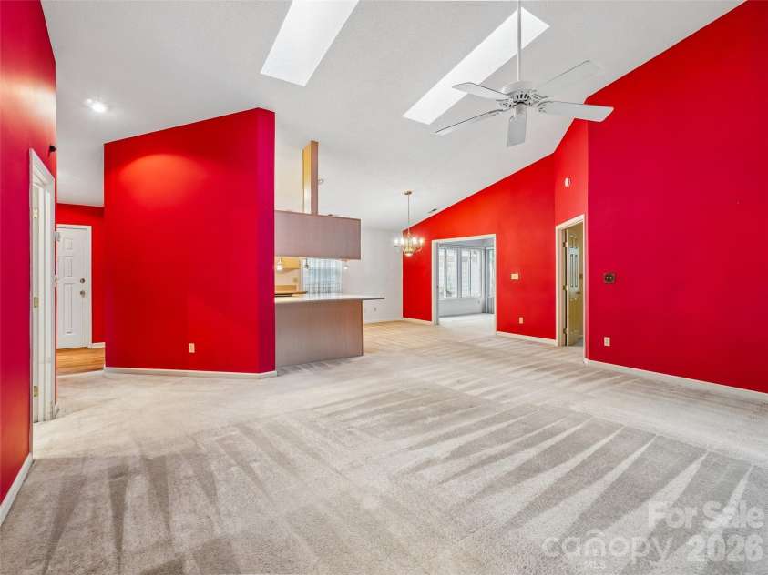 21 Heather Way, Candler, NC 28715.  MLS# CAR4375455, YatesRealty ID 17021. 
