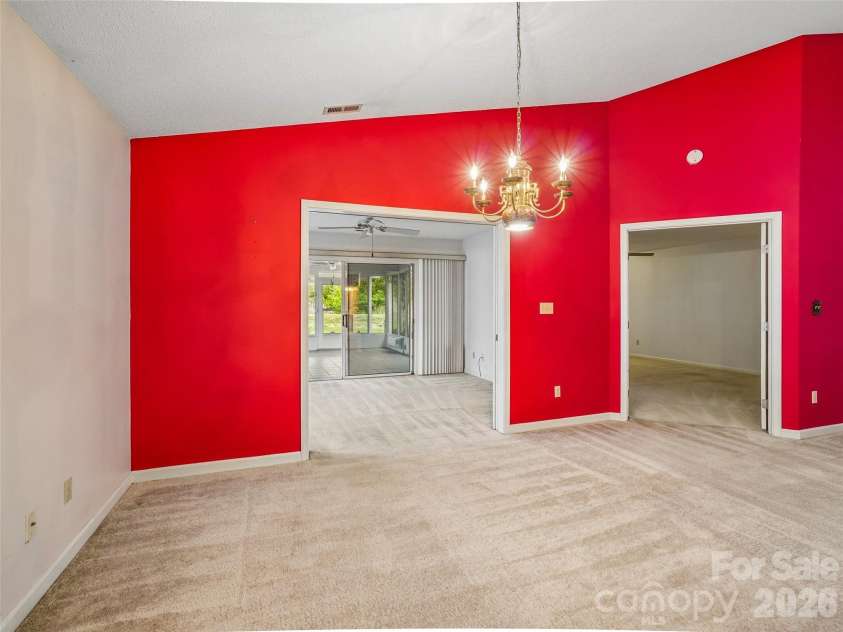 21 Heather Way, Candler, NC 28715.  MLS# CAR4375455, YatesRealty ID 17021. 