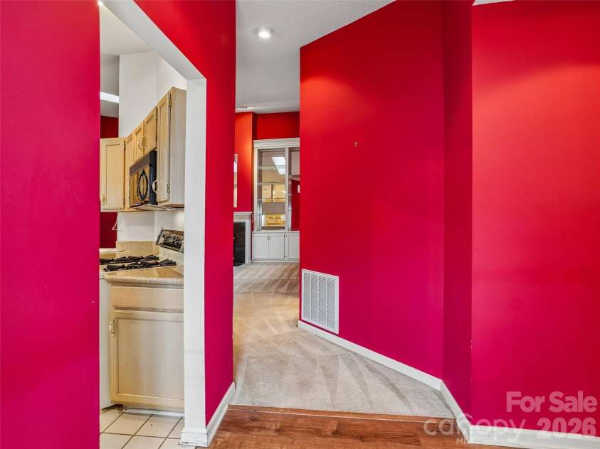 21 Heather Way, Candler, NC 28715.  MLS# CAR4375455, YatesRealty ID 17021. 