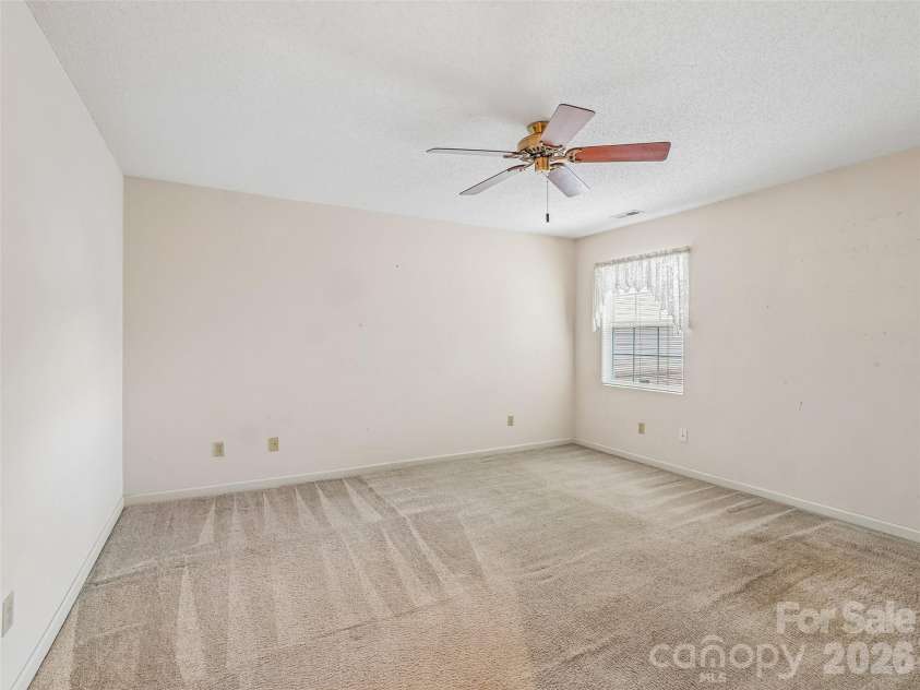 21 Heather Way, Candler, NC 28715.  MLS# CAR4375455, YatesRealty ID 17021. 
