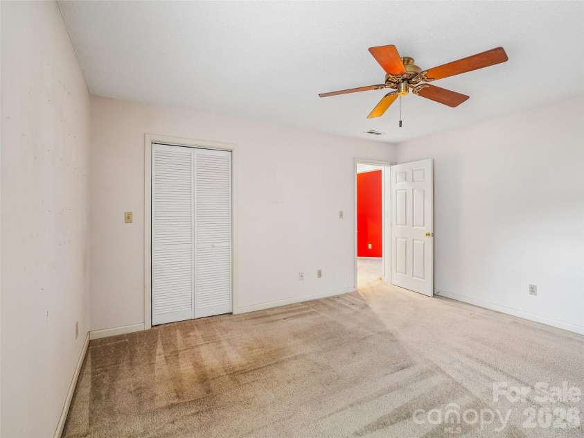 21 Heather Way, Candler, NC 28715.  MLS# CAR4375455, YatesRealty ID 17021. 
