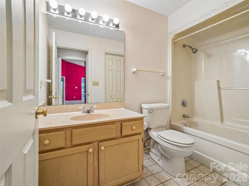 21 Heather Way, Candler, NC 28715.  MLS# CAR4375455, YatesRealty ID 17021. 