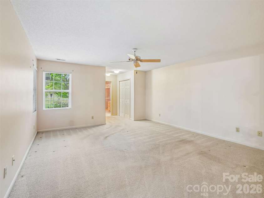 21 Heather Way, Candler, NC 28715.  MLS# CAR4375455, YatesRealty ID 17021. 