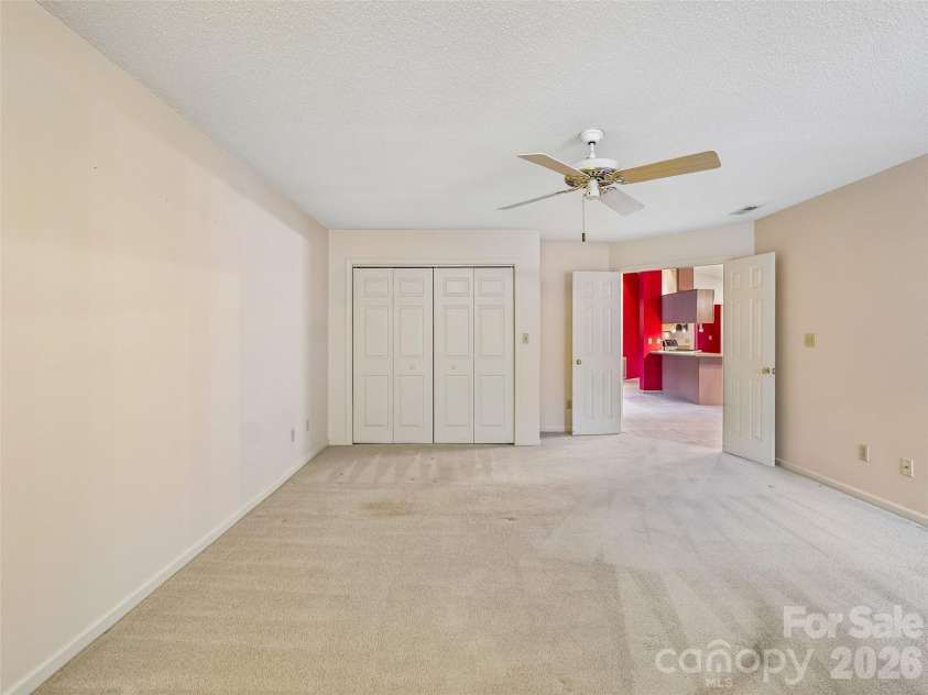 21 Heather Way, Candler, NC 28715.  MLS# CAR4375455, YatesRealty ID 17021. 