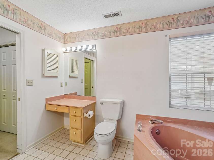 21 Heather Way, Candler, NC 28715.  MLS# CAR4375455, YatesRealty ID 17021. 