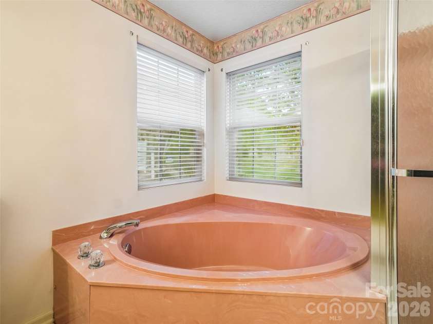 21 Heather Way, Candler, NC 28715.  MLS# CAR4375455, YatesRealty ID 17021. 