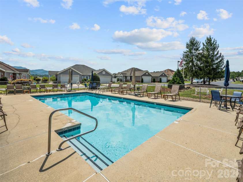 21 Heather Way, Candler, NC 28715.  MLS# CAR4423058, YatesRealty ID 17021. 