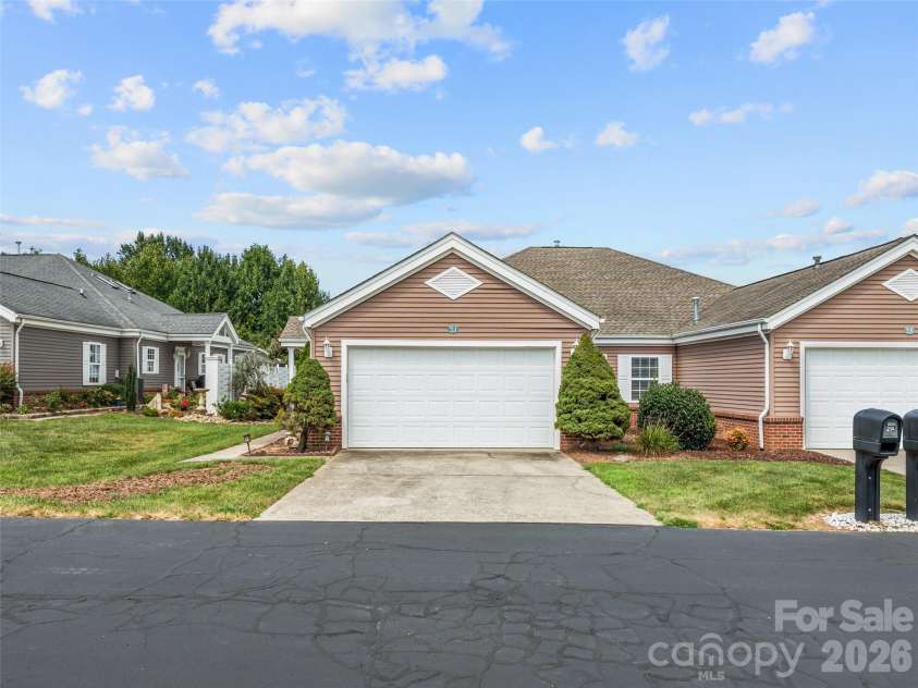 21 Heather Way, Candler, NC 28715.  MLS# CAR4423058, YatesRealty ID 17021. 