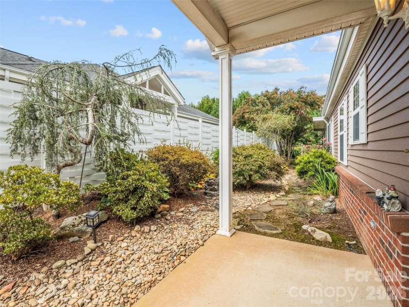 21 Heather Way, Candler, NC 28715.  MLS# CAR4423058, YatesRealty ID 17021. 