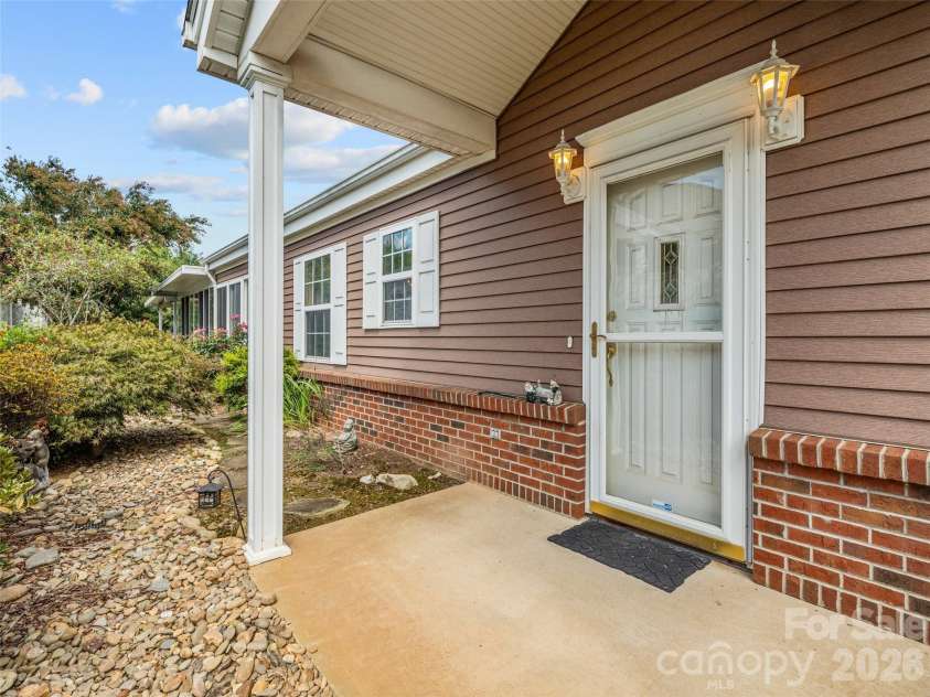 21 Heather Way, Candler, NC 28715.  MLS# CAR4423058, YatesRealty ID 17021. 