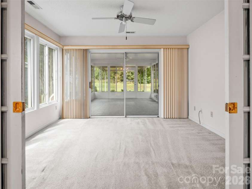 21 Heather Way, Candler, NC 28715.  MLS# CAR4423058, YatesRealty ID 17021. 