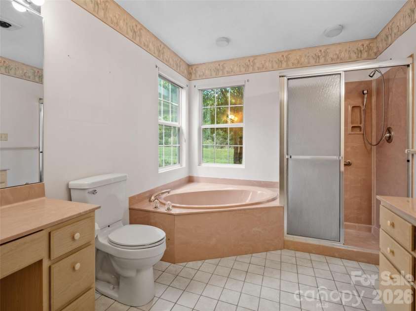 21 Heather Way, Candler, NC 28715.  MLS# CAR4423058, YatesRealty ID 17021. 