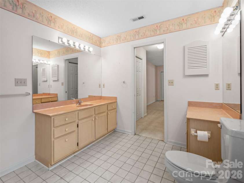 21 Heather Way, Candler, NC 28715.  MLS# CAR4423058, YatesRealty ID 17021. 