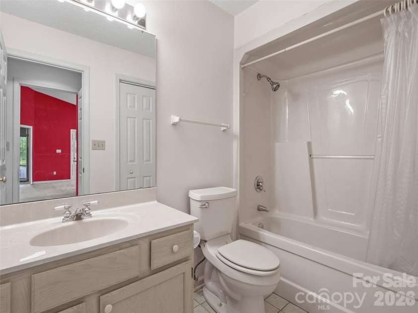 21 Heather Way, Candler, NC 28715.  MLS# CAR4423058, YatesRealty ID 17021. 