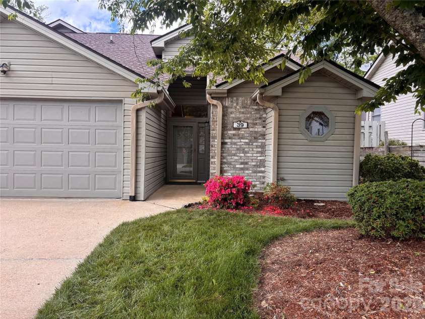 39 Tisha Lane, Hendersonville, NC 28739.  MLS# CAR4376413, YatesRealty ID 17023. 