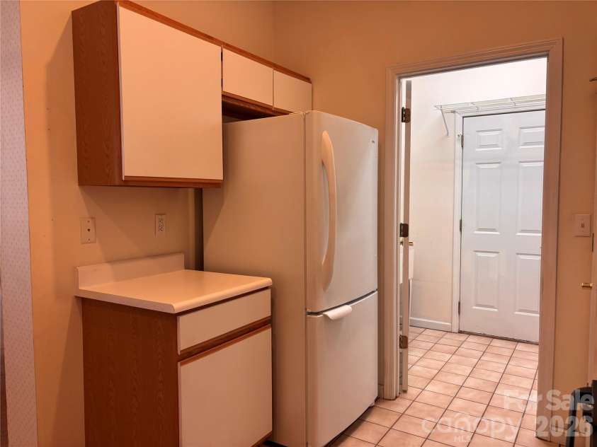 39 Tisha Lane, Hendersonville, NC 28739.  MLS# CAR4376413, YatesRealty ID 17023. 