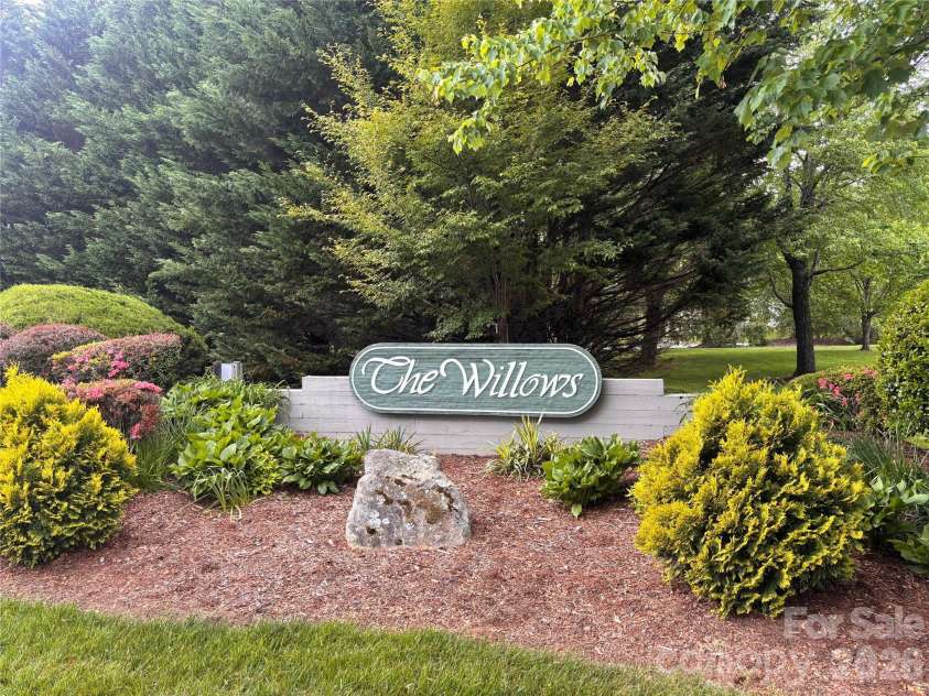 39 Tisha Lane, Hendersonville, NC 28739.  MLS# CAR4376413, YatesRealty ID 17023. 