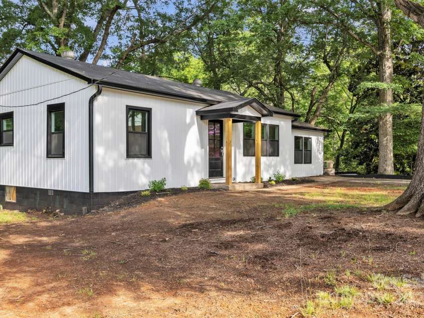 1739 16th Street, Hickory, NC 28601.  MLS# CAR4260199, YatesRealty ID 17024. 