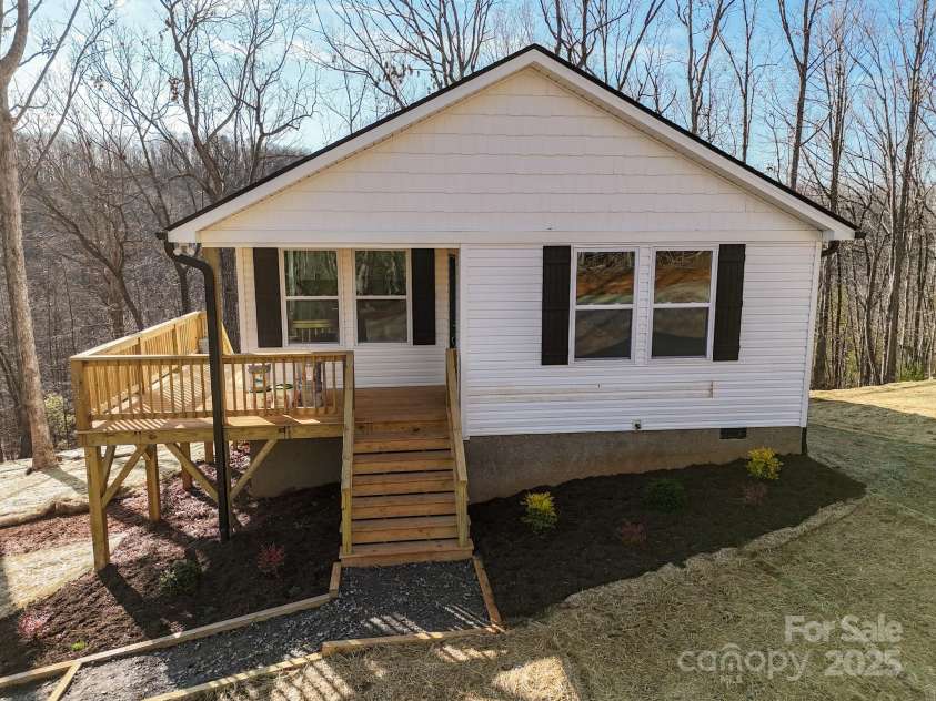 5225 Howard Gap Road, Saluda, NC 28773.  MLS# CAR4186020, YatesRealty ID 17025. 