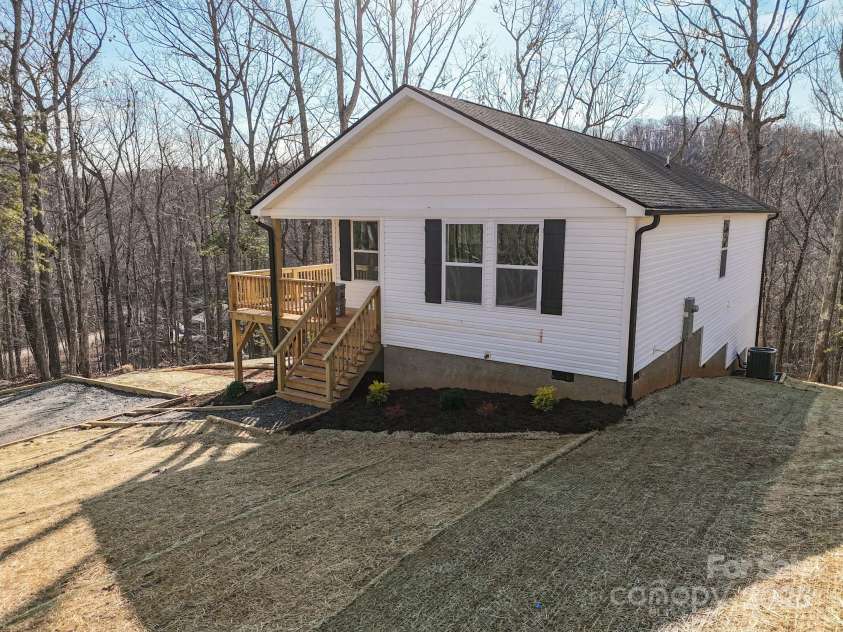 5225 Howard Gap Road, Saluda, NC 28773.  MLS# CAR4186020, YatesRealty ID 17025. 