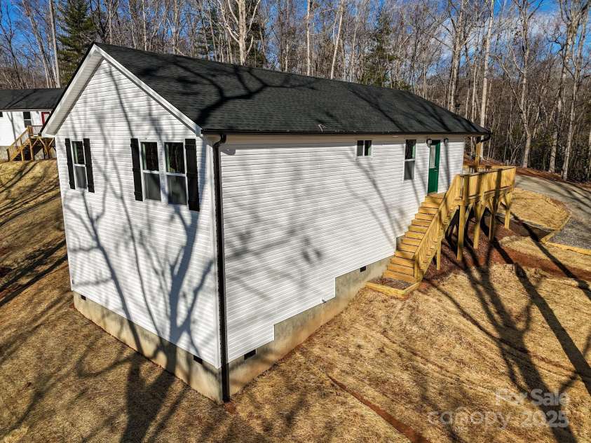 5225 Howard Gap Road, Saluda, NC 28773.  MLS# CAR4186020, YatesRealty ID 17025. 