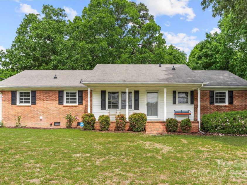 115 K M Murphy Road, Gastonia, NC 28056.  MLS# CAR4250603, YatesRealty ID 17026. 