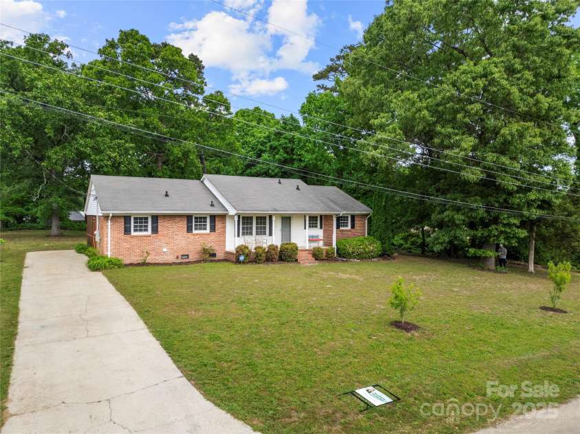 115 K M Murphy Road, Gastonia, NC 28056.  MLS# CAR4250603, YatesRealty ID 17026. 
