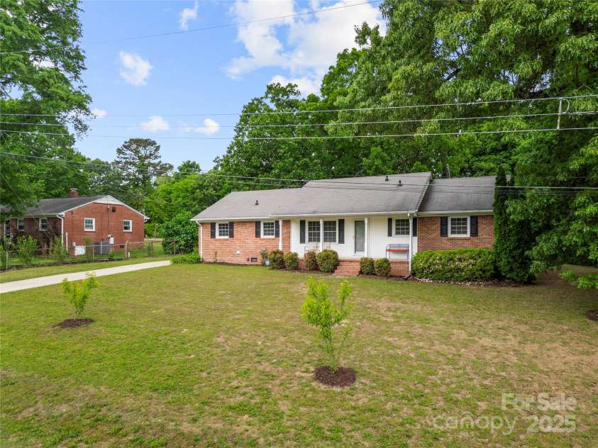115 K M Murphy Road, Gastonia, NC 28056.  MLS# CAR4250603, YatesRealty ID 17026. 