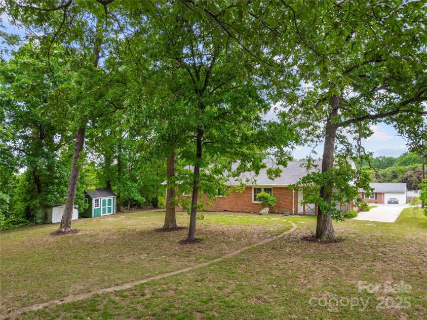 115 K M Murphy Road, Gastonia, NC 28056.  MLS# CAR4250603, YatesRealty ID 17026. 