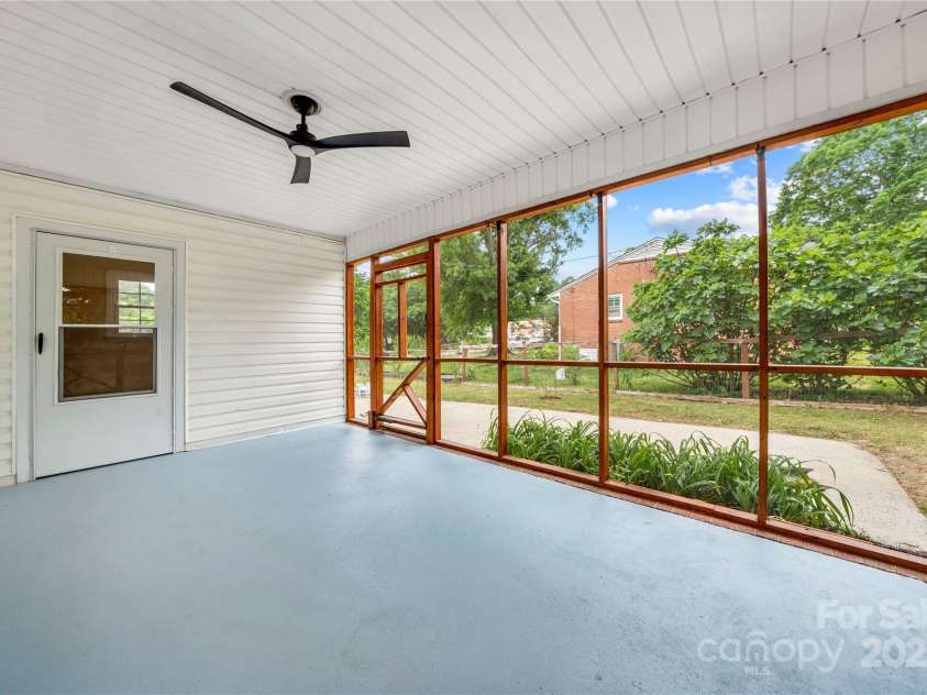115 K M Murphy Road, Gastonia, NC 28056.  MLS# CAR4250603, YatesRealty ID 17026. 