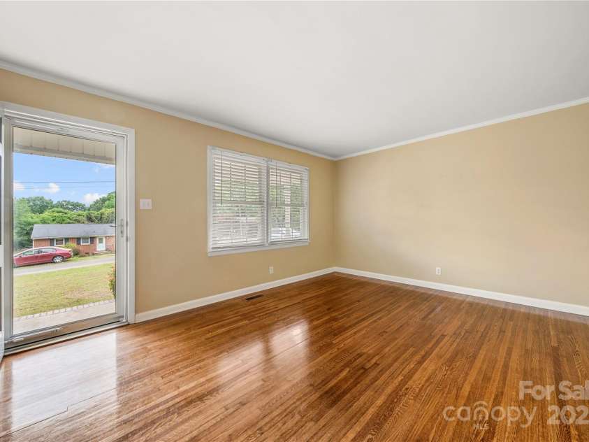 115 K M Murphy Road, Gastonia, NC 28056.  MLS# CAR4250603, YatesRealty ID 17026. 
