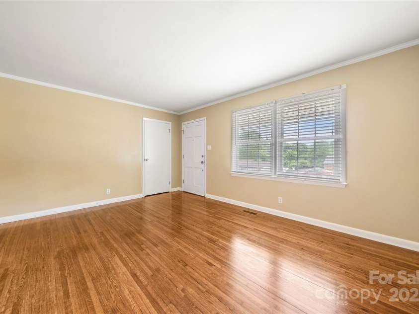 115 K M Murphy Road, Gastonia, NC 28056.  MLS# CAR4250603, YatesRealty ID 17026. 