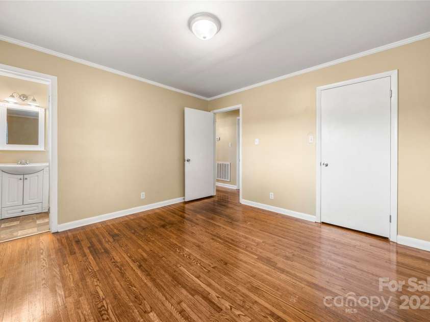 115 K M Murphy Road, Gastonia, NC 28056.  MLS# CAR4250603, YatesRealty ID 17026. 