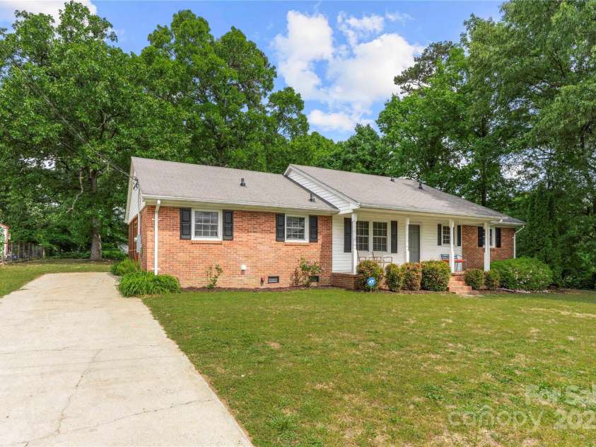 115 K M Murphy Road, Gastonia, NC 28056.  MLS# CAR4250603, YatesRealty ID 17026. 