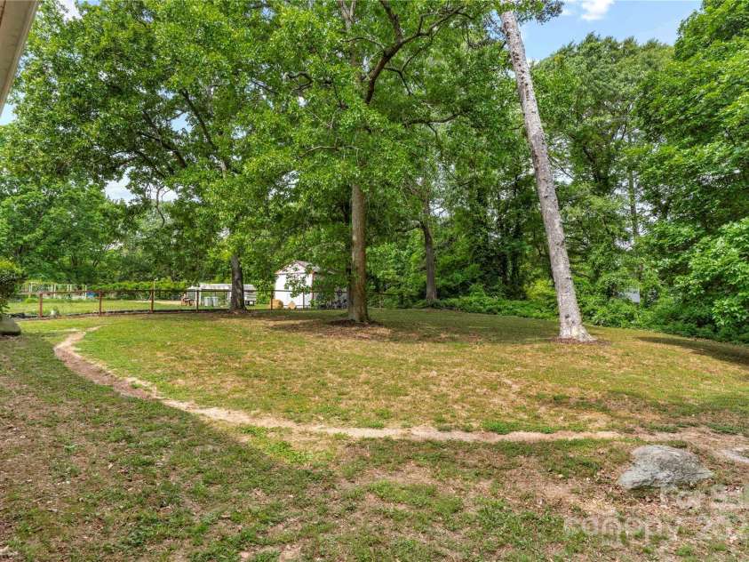 115 K M Murphy Road, Gastonia, NC 28056.  MLS# CAR4250603, YatesRealty ID 17026. 