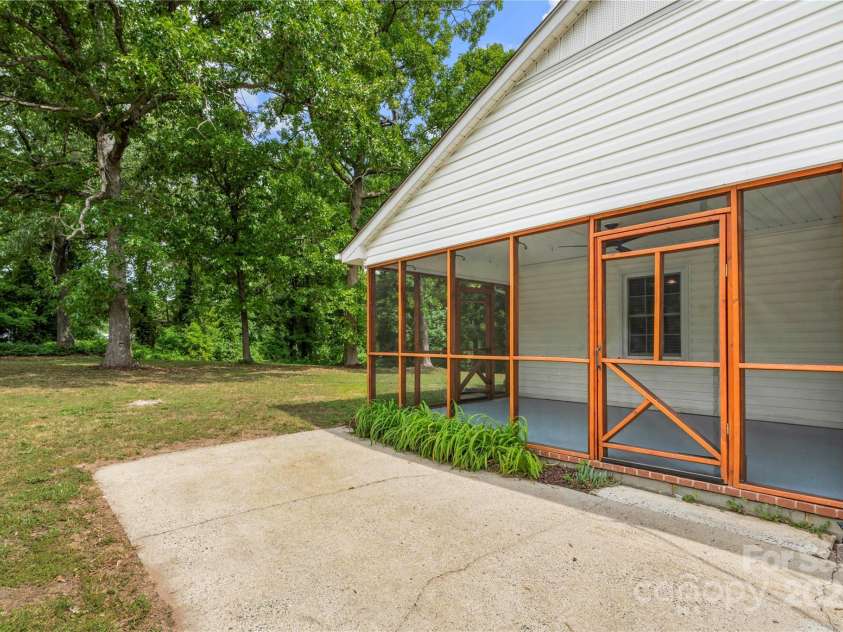 115 K M Murphy Road, Gastonia, NC 28056.  MLS# CAR4250603, YatesRealty ID 17026. 