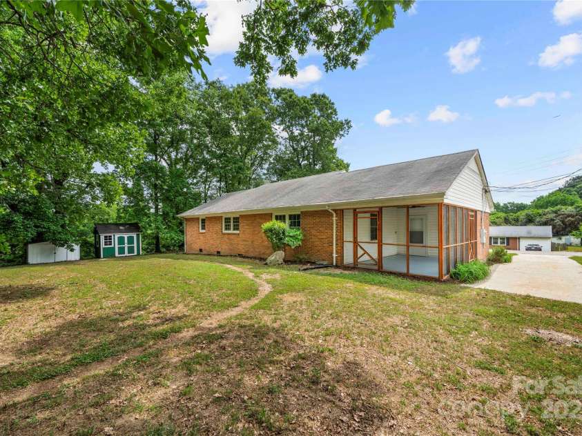 115 K M Murphy Road, Gastonia, NC 28056.  MLS# CAR4250603, YatesRealty ID 17026. 