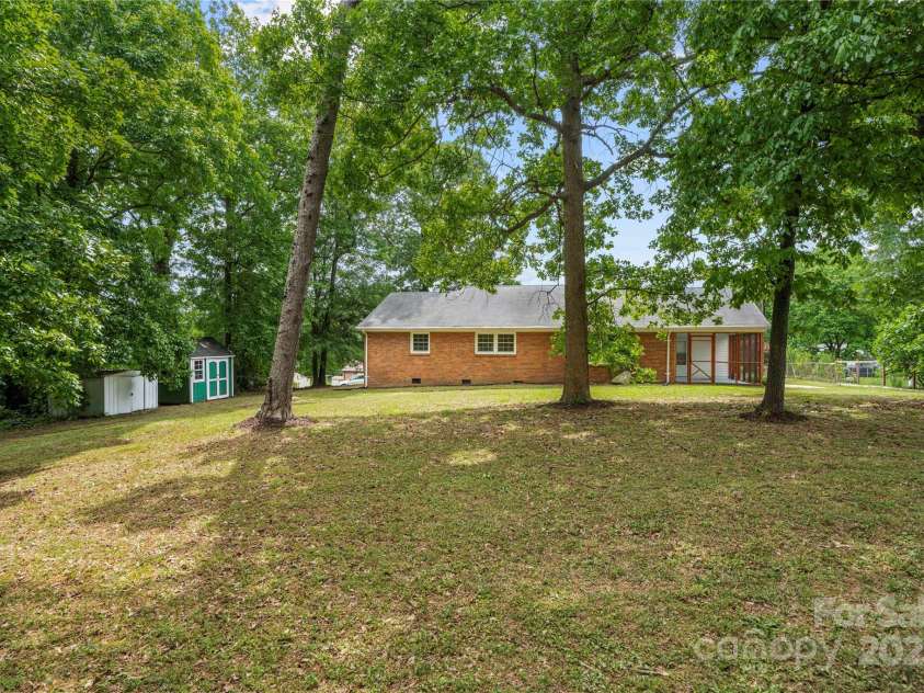 115 K M Murphy Road, Gastonia, NC 28056.  MLS# CAR4250603, YatesRealty ID 17026. 