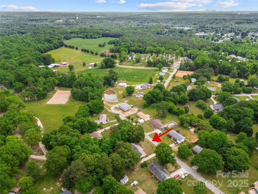 115 K M Murphy Road, Gastonia, NC 28056.  MLS# CAR4250603, YatesRealty ID 17026. 