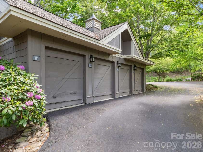 266 Sunset Point Road, Burnsville, NC 28714.  MLS# CAR4374848, YatesRealty ID 17027. 