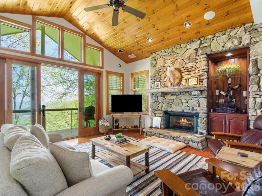 266 Sunset Point Road, Burnsville, NC 28714.  MLS# CAR4374848, YatesRealty ID 17027. 