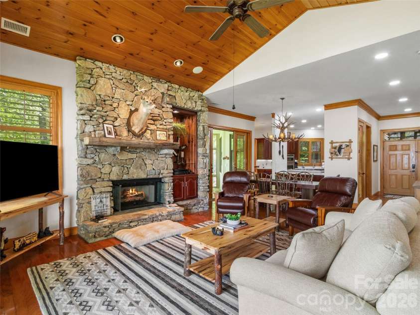 266 Sunset Point Road, Burnsville, NC 28714.  MLS# CAR4374848, YatesRealty ID 17027. 