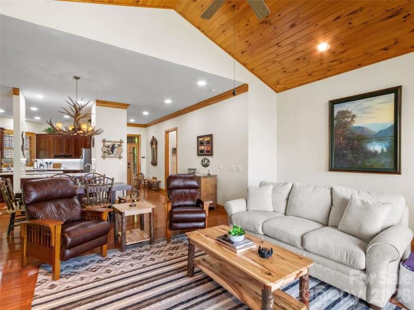 266 Sunset Point Road, Burnsville, NC 28714.  MLS# CAR4374848, YatesRealty ID 17027. 