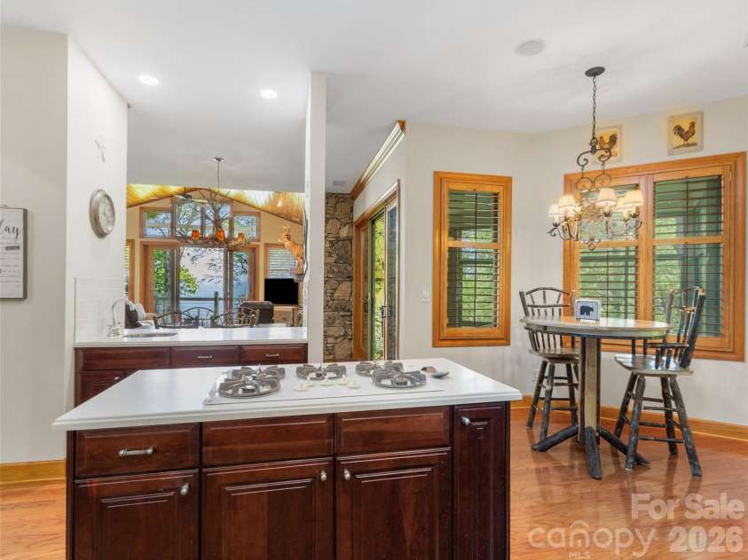 266 Sunset Point Road, Burnsville, NC 28714.  MLS# CAR4374848, YatesRealty ID 17027. 