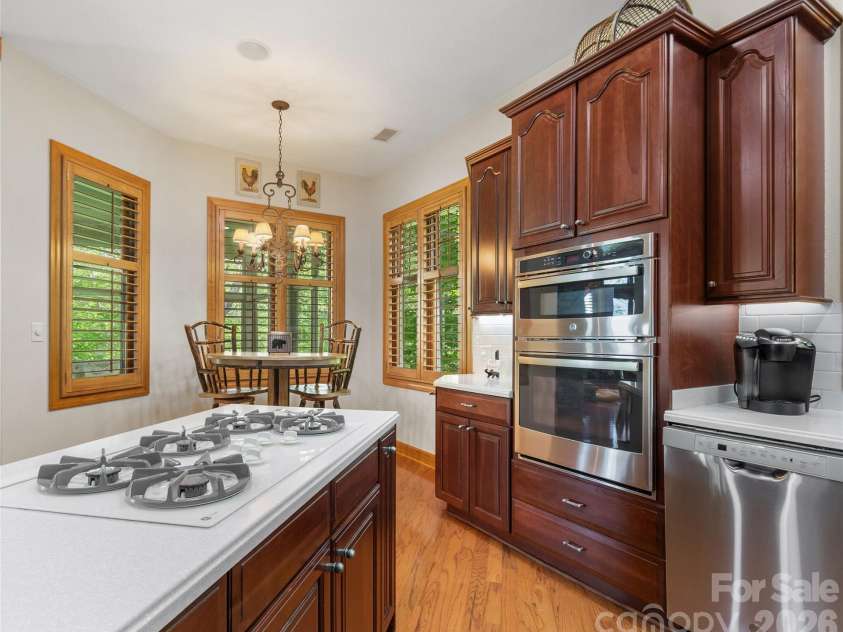 266 Sunset Point Road, Burnsville, NC 28714.  MLS# CAR4374848, YatesRealty ID 17027. 