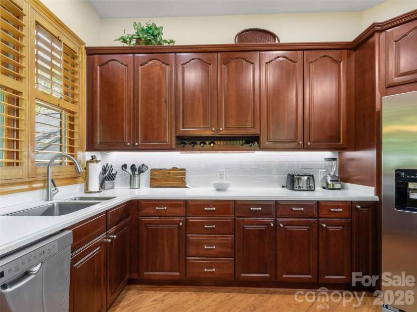 266 Sunset Point Road, Burnsville, NC 28714.  MLS# CAR4374848, YatesRealty ID 17027. 